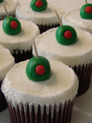 We sure do love our cupcakes at FormDecor. These martini cupcakes would be perfect for a Mad Men party!